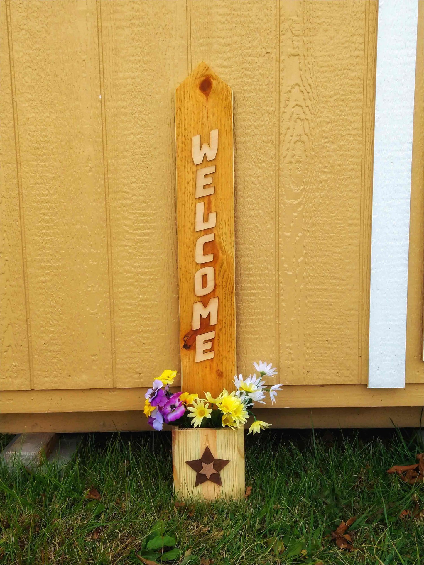 3FT Welcome Sign Planter Box - Charming outdoor decor for entryways